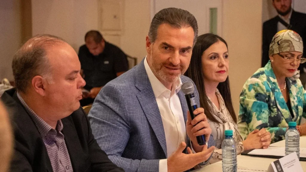 De la Garza Santos encabezó este viernes la instalación de la Mesa de Turismo 2025, un espacio de diálogo y colaboración entre autoridades, empresarios