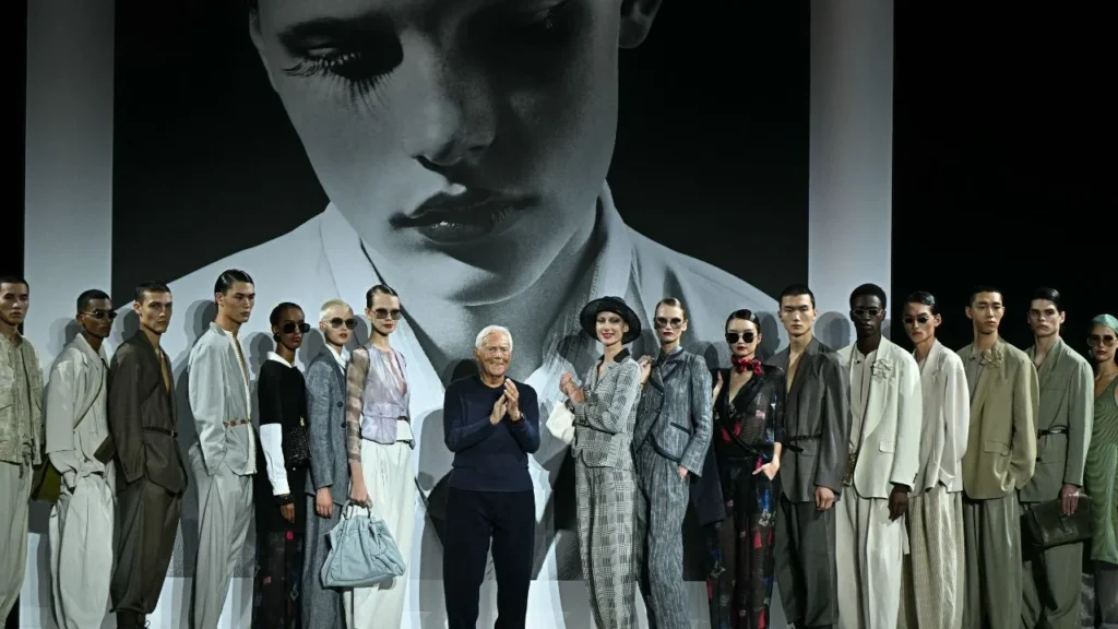 El funeral del diseñador será privado, aunque se abrirá una capilla ardiente al público el fin de semana en el Armani Teatro.