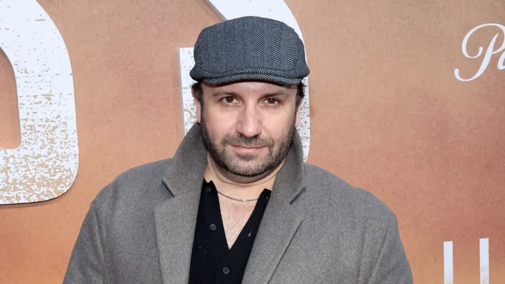 Brad Everett Young durante el estreno de Los Ángeles de la Serie Original "Lioness" Temporada 2 en el Linwood Dunn Theater el pasado 23 de octubre de 2024