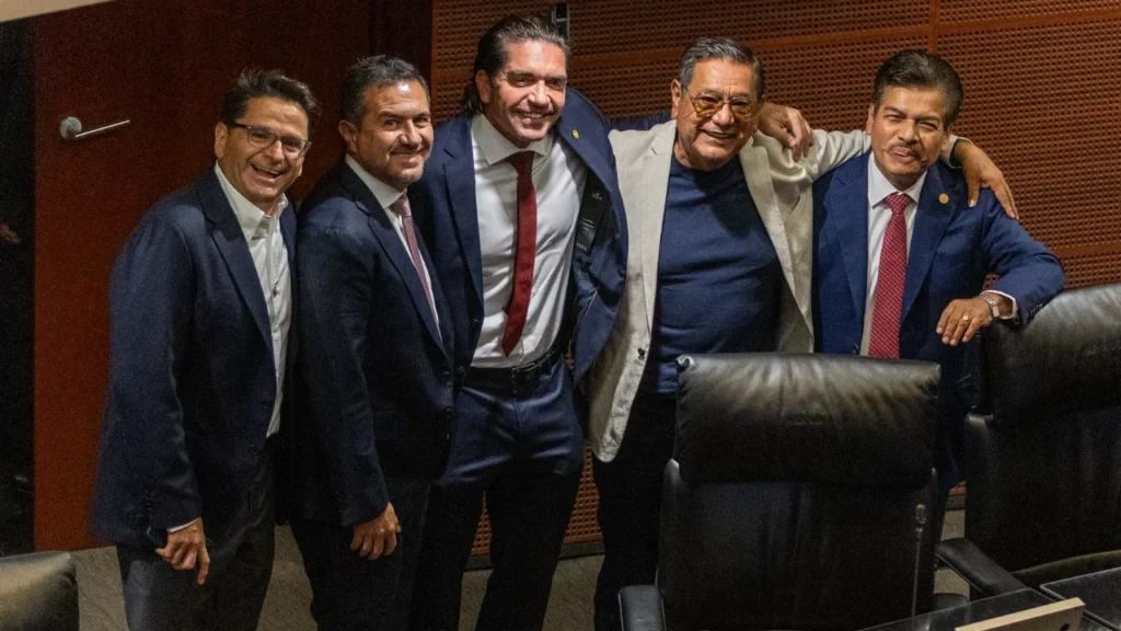 Contrastes: Mientras la oposición destacó que los nuevos juzgadores no tienen legitimidad , el oficialismo celebró durante la toma de protestan de jueces y los ministros de la SCJN  