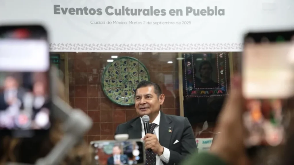 PROMOCIÓN. El mandatario poblano invitó desde la Ciudad de México a disfrutar de la entidad porque “Puebla está en el corazón de México", dijo.