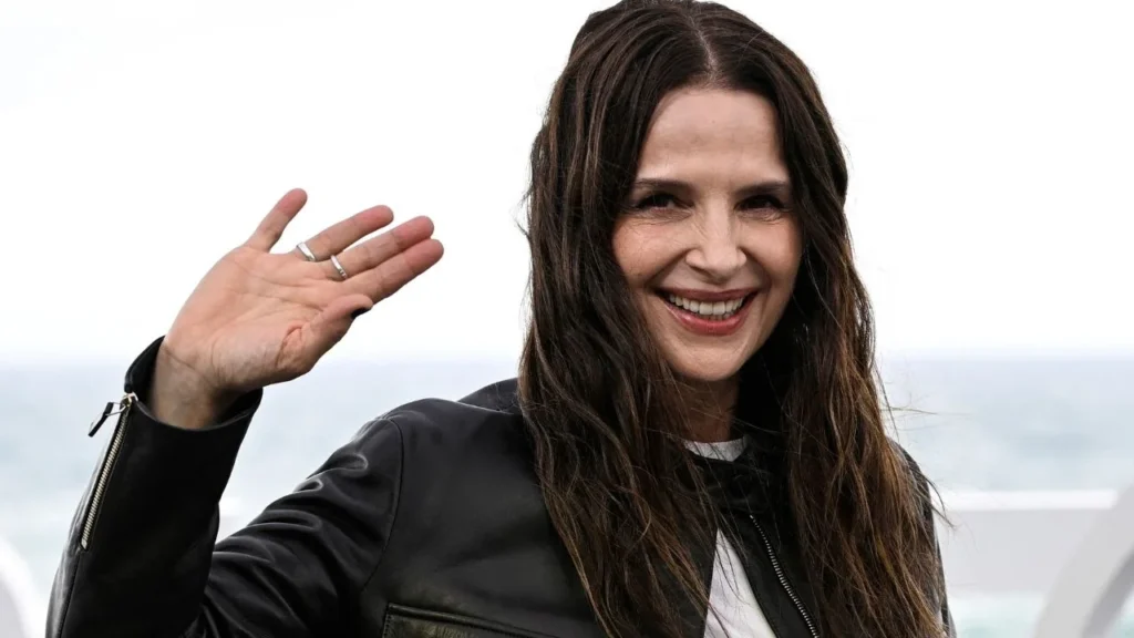 Juliette Binoche posa durante la sesión fotográfica de la película "In-I In Motion" durante el 73.º Festival Internacional de Cine de San Sebastián