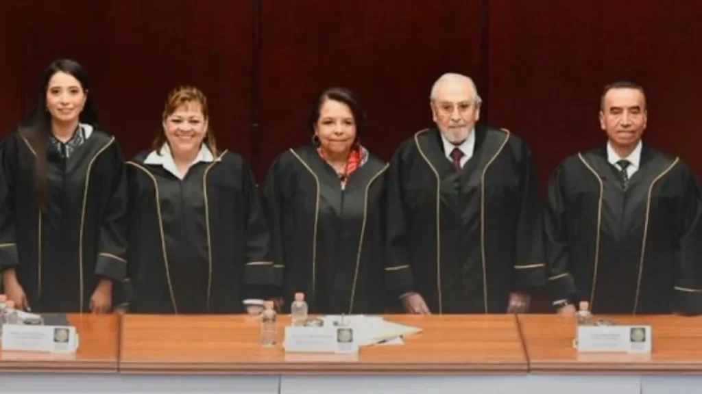 Celia Maya, presidenta del Tribunal de Disciplina Judicial (TDJ), estuvo acompañada en la sesión de instalación por Rosa Icela Rodríguez, así como por Hugo Aguilar, presidente de la nueva SCJN