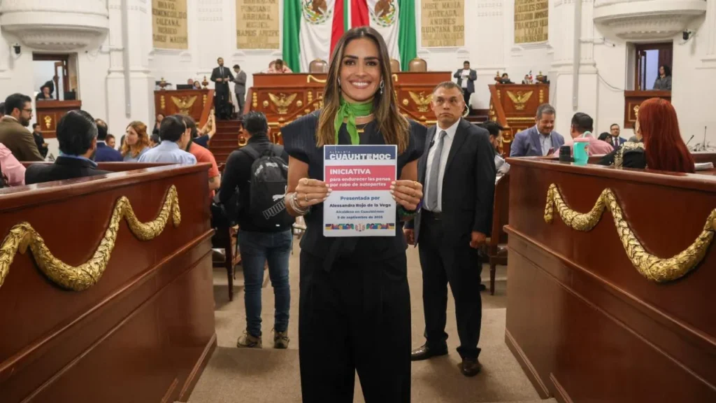 Alessandra Rojo de la Vega presentó una iniciativa de reformas al Código Penal y a la Ley Orgánica de la Fiscalía capitalina, ante el Congreso local.