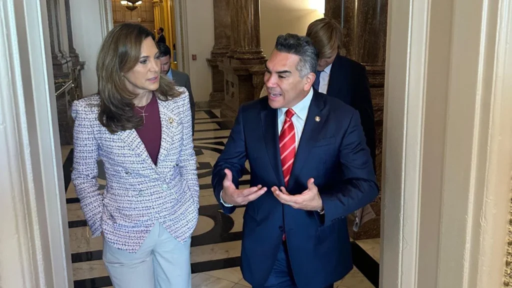 Alejandro 'Alito' Moreno compartió en redes su reunión con María Salazar, senadora republicana cercana a Trump.