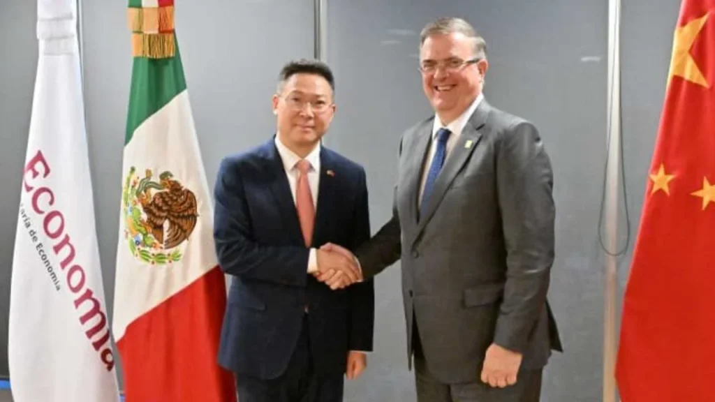 El secretario de Economía, Marcelo Ebrard, se reunió con el embajador de China, Daojiang Chen.
