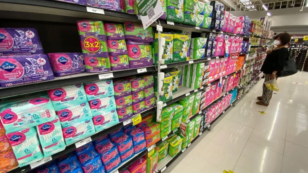 Conoce como las personas menstruantes podrán solicitar la licencia menstrual para estudiantes en CDMX.