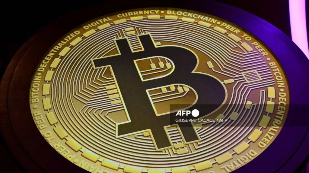 La criptomoneda, Bitcoin, retrocede en septiembre ante presión regulatoria.
