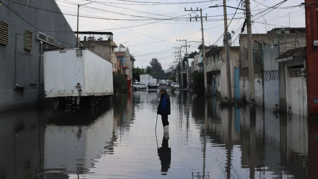 A causa de las fuertes lluvias registradas en CDMX y el Estado de México, el Gobierno Federal comenzó a atender a los afectados.