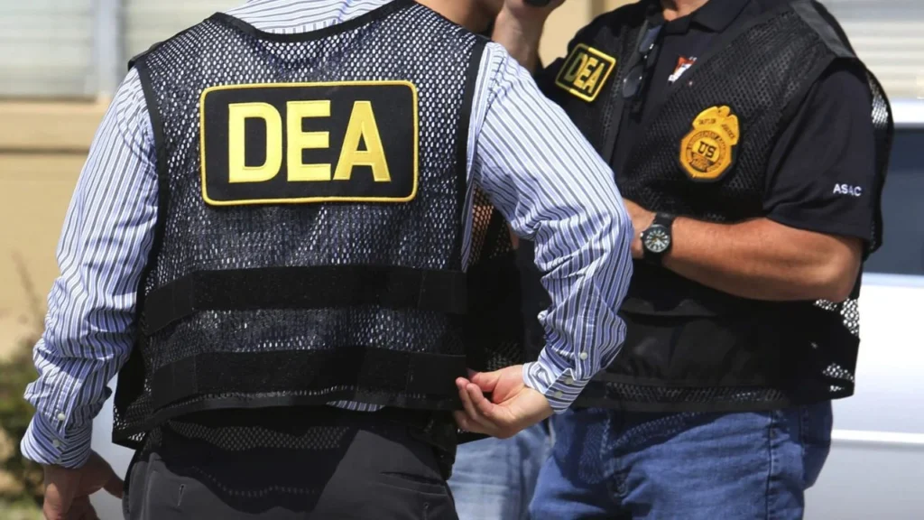 DEA presume 'mega operativo' contra el Cártel de Sinaloa en EU y el extranjero