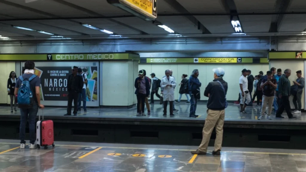El Metro y la SSC informó la detención de un hombre armado que causó pánico entre los usuarios de la estación Centro Médico.