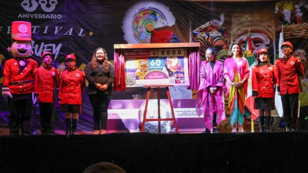 La Lotería Nacional presentó el billete conmemorativo con motivo del Festival Huey Atlixcáyotl en el municipio de Atlixco.
