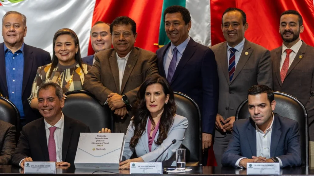 Édgar Amador Zamora, secretario de Hacienda, arribó a la Cámara de Diputados para entregar el Paquete Económico 2026.