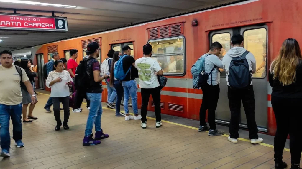 Este es el horario del Metro, Metrobús y Cablebús para el 16 de septiembre