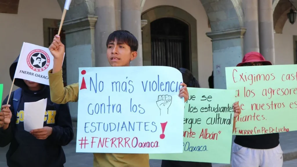 Estudiantes de Oaxaca protestarán en ‘La Mañanera’ por despojo y agresiones que denunciar son víctimas en la entidad.
