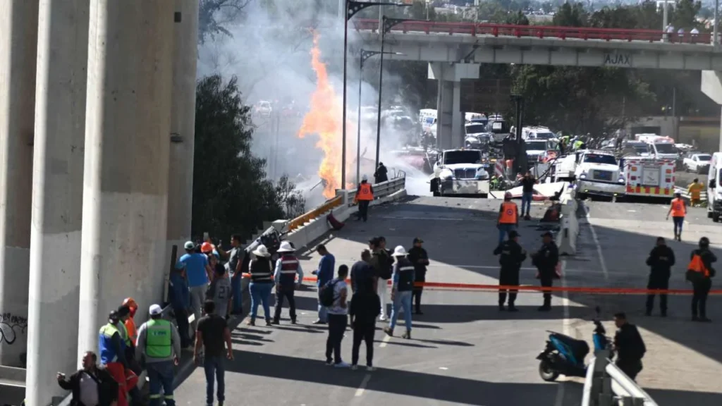 Continúan las investigaciones por la explosión de la pipa de gas en el Puente de la Concordia.
