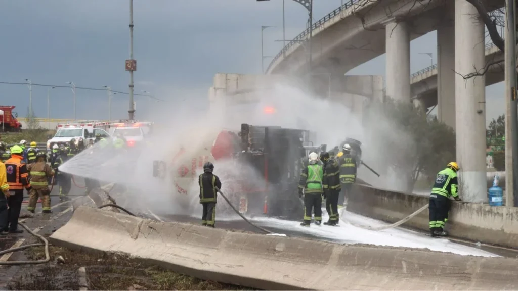 La FGJCDMX aclaró la identidad de 2 personas que perdieron la vida por la explosión de una pipa de gas en Puente de la Concordia.