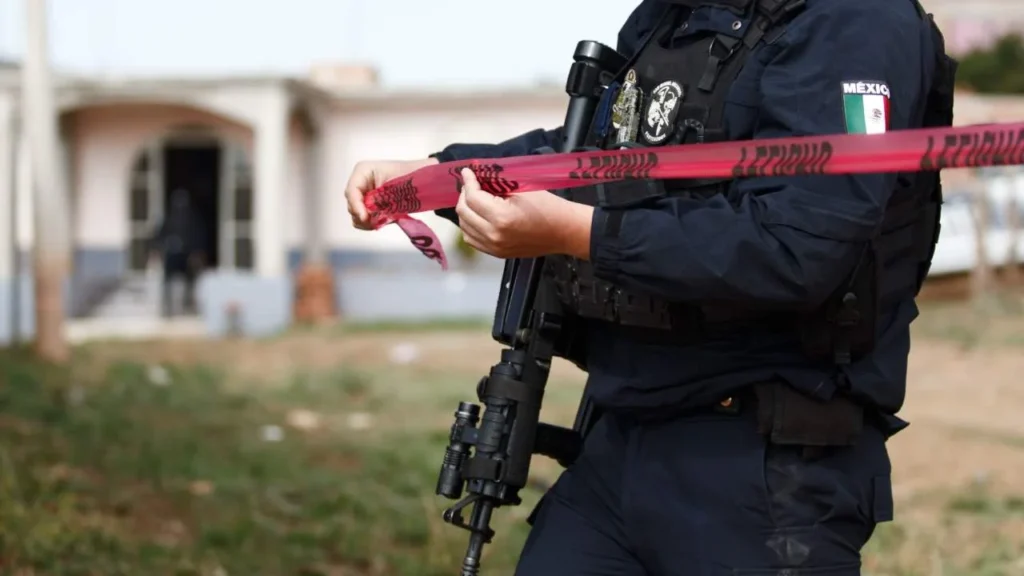 Los cuerpos de seguridad acudieron al lugar y confirmaron que se trataba de un cuerpo humano envuelto en una cobija.