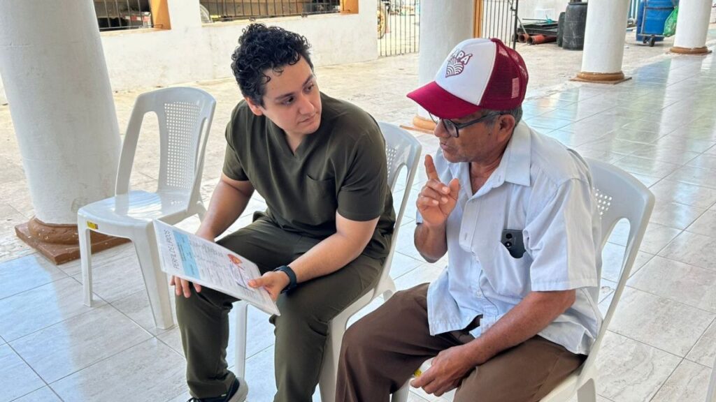 Se realizó la Caravana de Atención Integral a Personas Mayores en la Casa Parroquial San Román, con detección de riesgos cardiometabólicos.