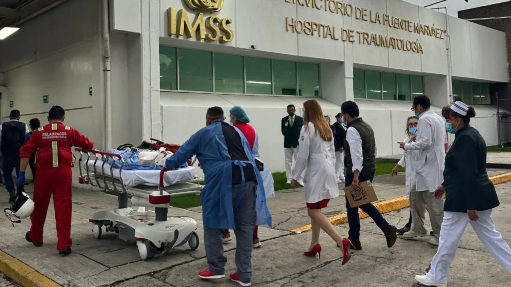 IMSS activó un protocolo de emergencia para recibir a heridos por la explosión de una pipa de gas en Puente de la Concordia.
