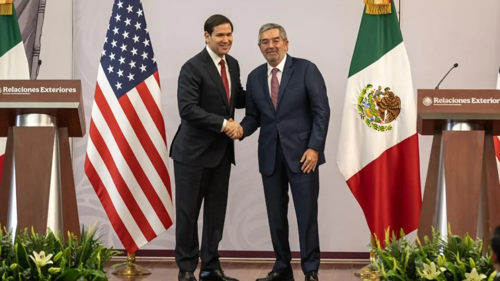 Marco Rubio respondió ante la prensa los cuestionamientos sobre el hundimiento de un barco de Venezuela.