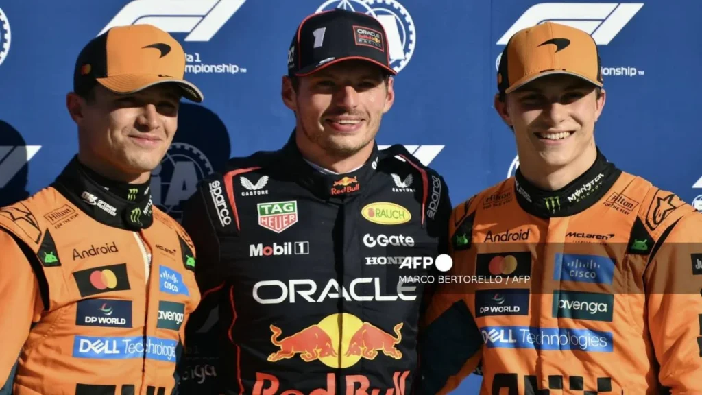 Verstappen le ganó la 'pole' a Lando Norris y Oscar Piastri de McLaren.