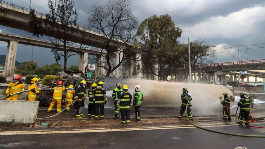 El pasado miércoles 10 de septiembre una pipa volcó e hizo explosión en el Puente de la Concordia, en la Calzada Ignacio Zaragoza.
