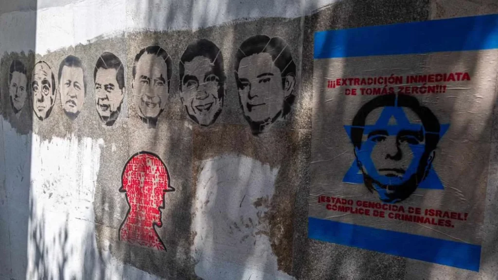 Los normalistas de Ayotzinapa piden la extradición Tomás Zerón.