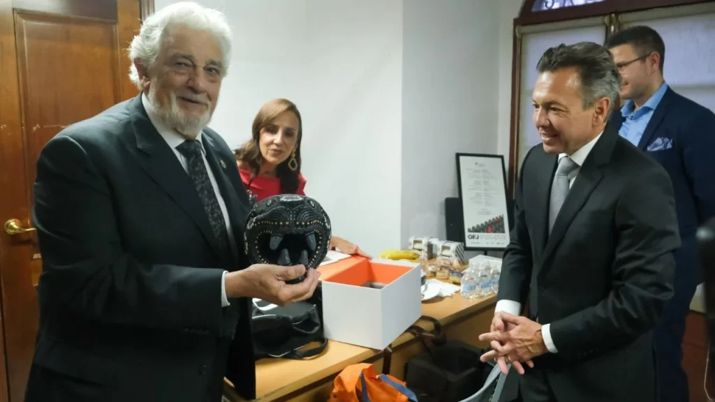 El cantante Plácido Domingo se robó los reflectores en la reapertura de 'El Orgullo de Jalisco' en el Teatro Degollado.