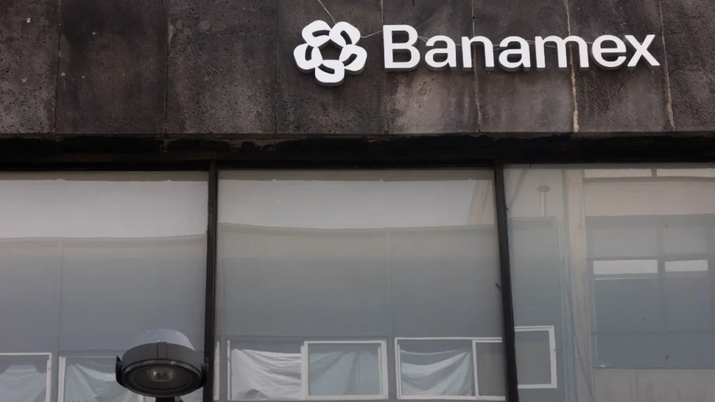 Pagan 2.3 billones de dólares por fracción de Banamex