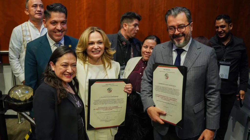 Gilberto Bátiz García tomó posesión como magistrado de la Sala Superior.