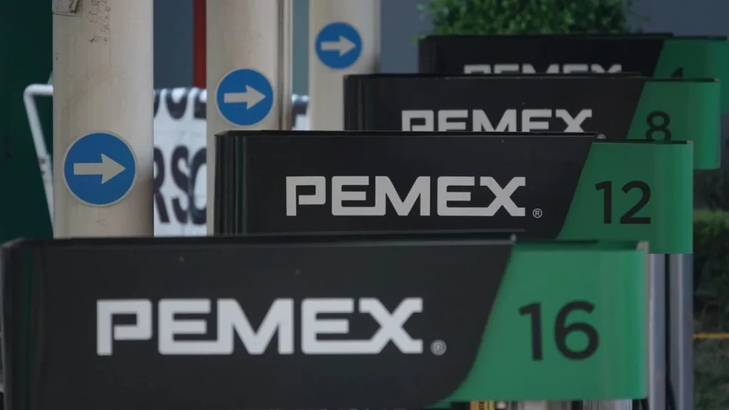 La recompra de bonos de Pemex busca aliviar la presión de su deuda, considerada una de las más altas entre petroleras internacionales.