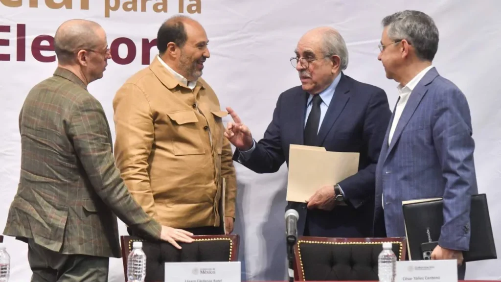 Pablo Gómez y parte de la Comisión Presidencial para la Reforma Electoral.