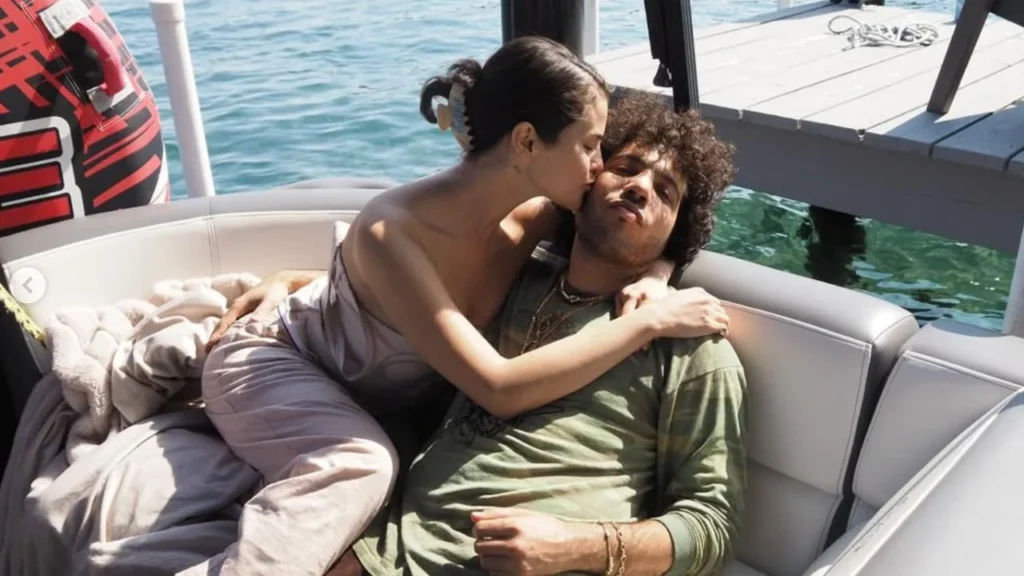 Selena Gómez y Benny Blanco hicieron pública su relación en 2023 y ahora optan por una celebración privada para su boda en California.