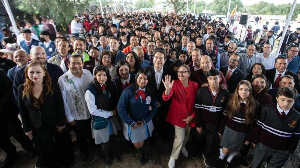Foto: SEP | Autoridades pusieron la primera piedra del Centro de Bachillerato Tecnológico Industrial y de Servicios (CBTIS) No. 295.