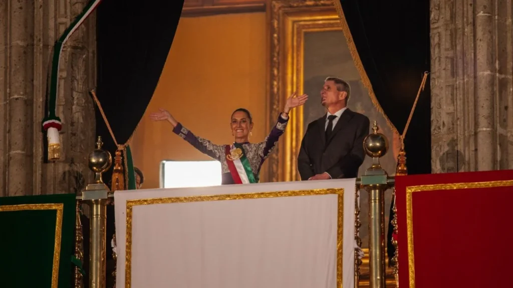 Tras el Grito de Independencia en el Zócalo, Sheinbaum habló sobre la reivindicación de las mujeres y el cambio de apellidos de Josefa Ortiz.