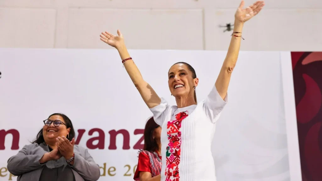 Sheinbaum resaltó que el país se encuentra en el nivel más bajo en la historia de familias en pobreza, correspondiente al 30%.