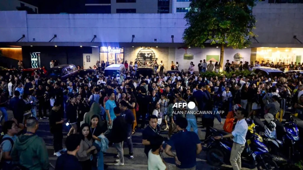 Fuerte terremoto de magnitud 6.9 sacude las costas de Filipinas
