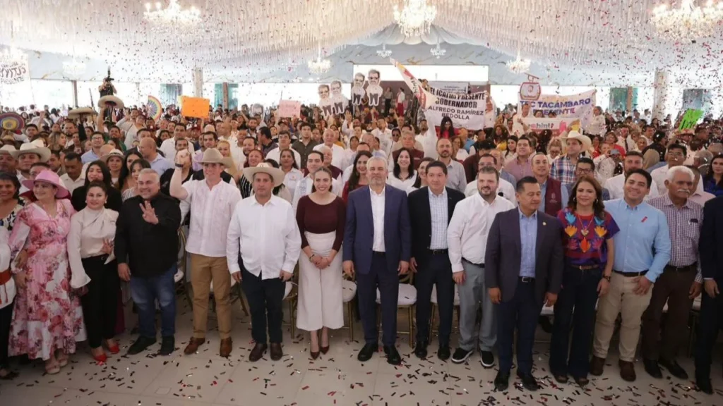 Alfredo Ramírez Bedolla presentó en Uruapan su informe regional, donde rindió cuentas de sus cuatro años de trabajo en Michoacán.