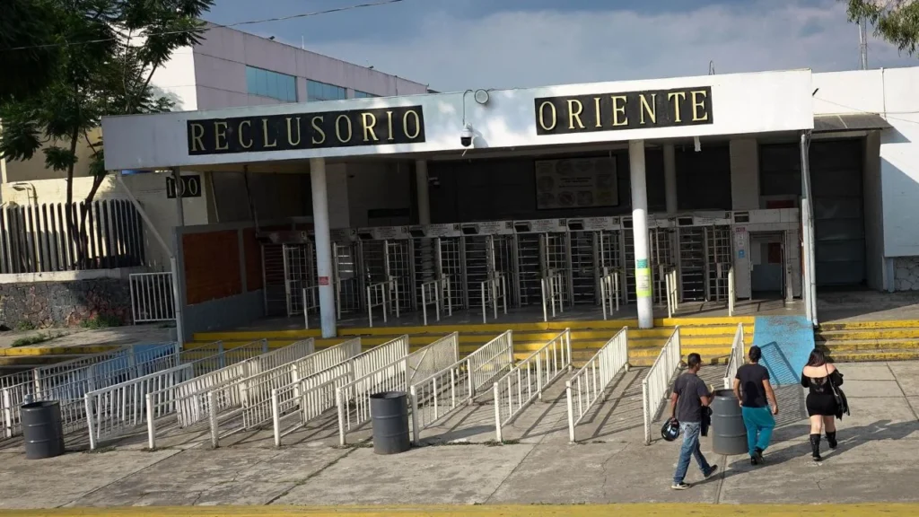 Investigación. La SSC informó que tras la desaparición del reo, custodios y el director del Reclusorio Oriente fueron llevados al Ministerio Público.