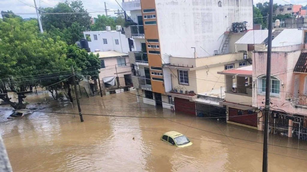 Sheinbaum señaló que a nadie se le dejará desamparado, por lo que, tras la atención de la emergencia, iniciarán los censos de damnificados por las lluvias.