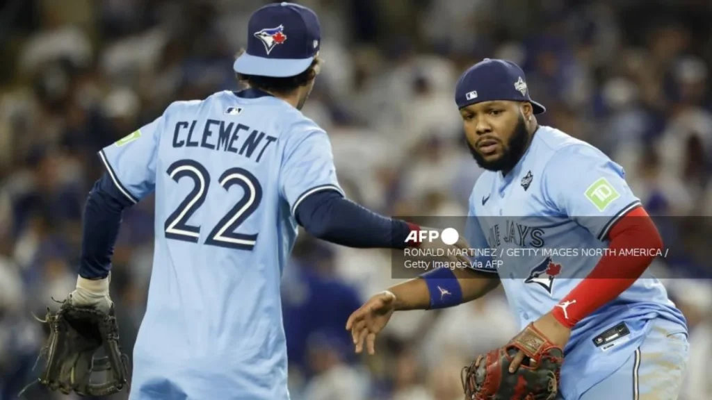 La novena canadiense inició el último partido a disputarse en el Dodger Stadium con un ataque impecable