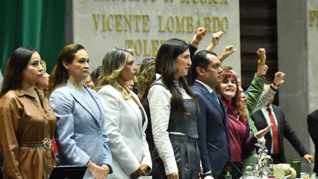 María Magdalena González, diputada de Morena, reclamó a Kenia López Rabadán, presidenta de la mesa directiva por haber otorgado otro minuto de silencio en el que se incluyó a las víctimas de Israel, esto durante la sesión ordinaria de la Cámara de Diputados