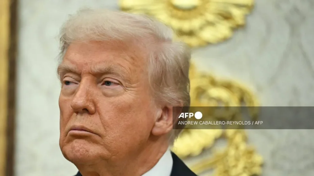 Jueza bloquea temporalmente a los despidos de la administración Trump
