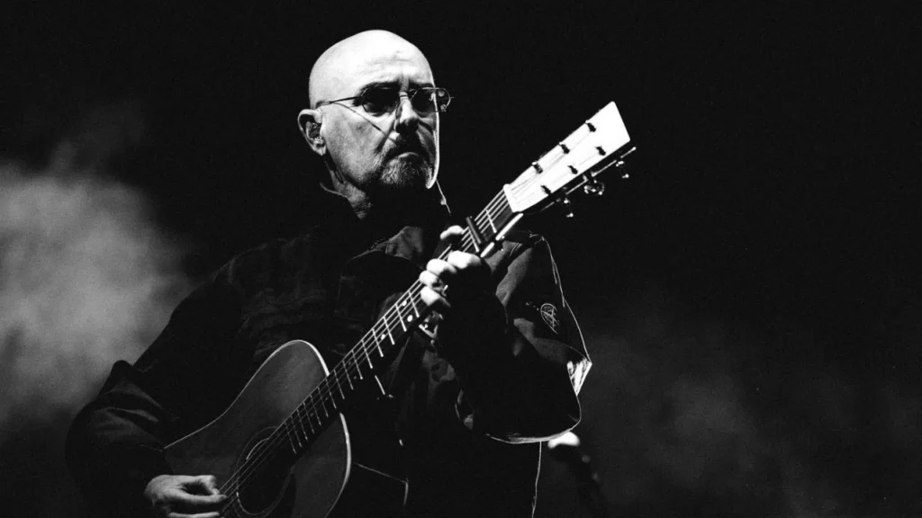 Se confirma que el regreso a los escenarios de Arthurs, guitarrista de Oasis, está programado para noviembre