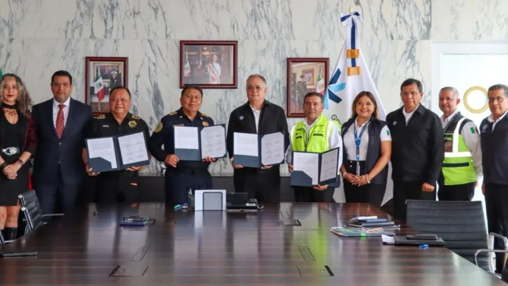 Coordinación. Representantes de la corporación policial y del aeródromo participaron en la suscripción del acuerdo.