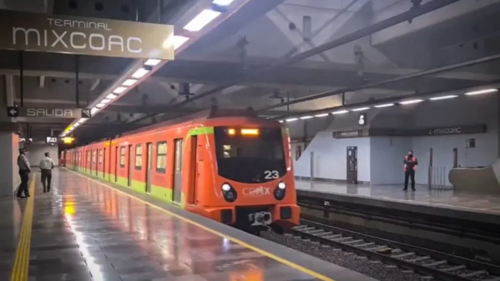 Persona se lanza a vías de la Línea 12 del Metro