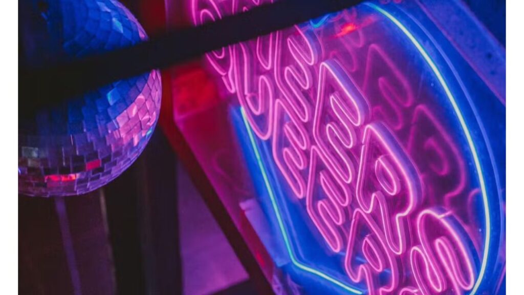 Alessandra Rojo de la Vega suspende bar ‘Rico Club’ en CDMX tras incumplimiento de medidas de seguridad