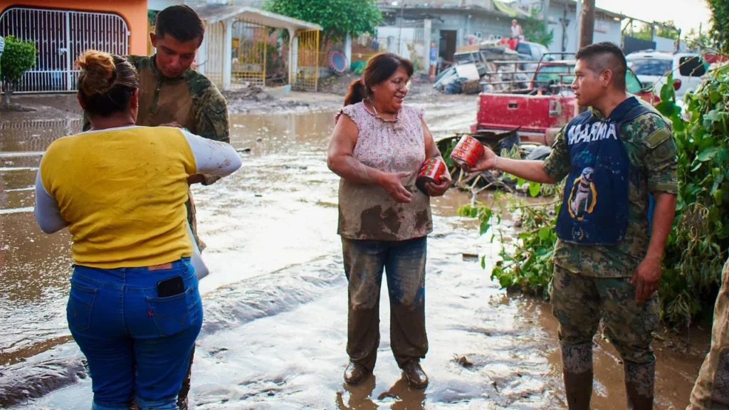 Las lluvias intensas derivadas del sistema climático reciente han producido el desbordamiento de ríos, crecida de cuerpos de agua y escurrimientos, lo que ha dejado inundaciones severas, daños materiales en viviendas, vías de comunicación afectadas y una población desplazada en varios municipios.