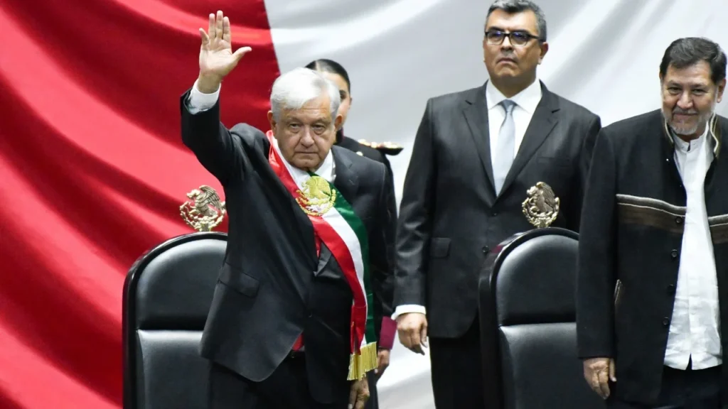 La actriz Adamari López habló en entrevista sobre los rumores de un supuesto romance con el expresidente López Obrador.